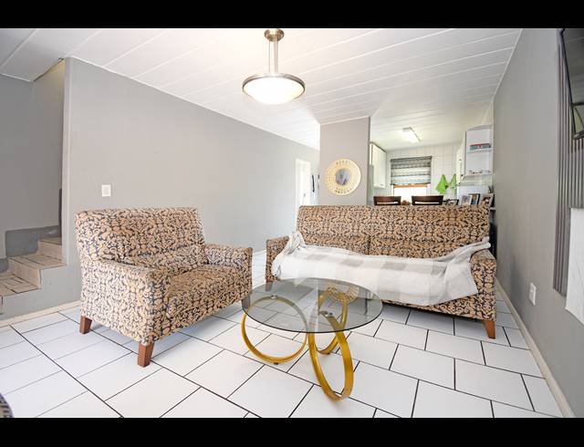 2 BEDROOM APARTMENT FOR SALE IN KEW